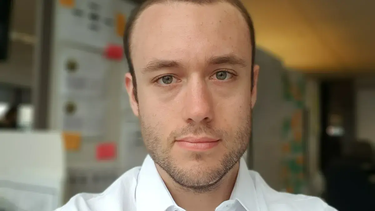 Headshot(2)